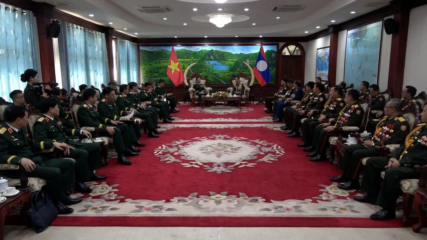 dai-tuong-phan-van-giang-hoi-kien-bo-truong-quoc-phong-lao.jpg