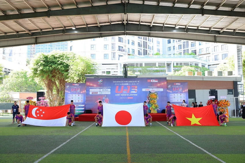 12-doi-tranh-tai-tai-giai-bong-da-thieu-nien-quoc-te-u-13-viet-nam-nhat-ban--2.JPG