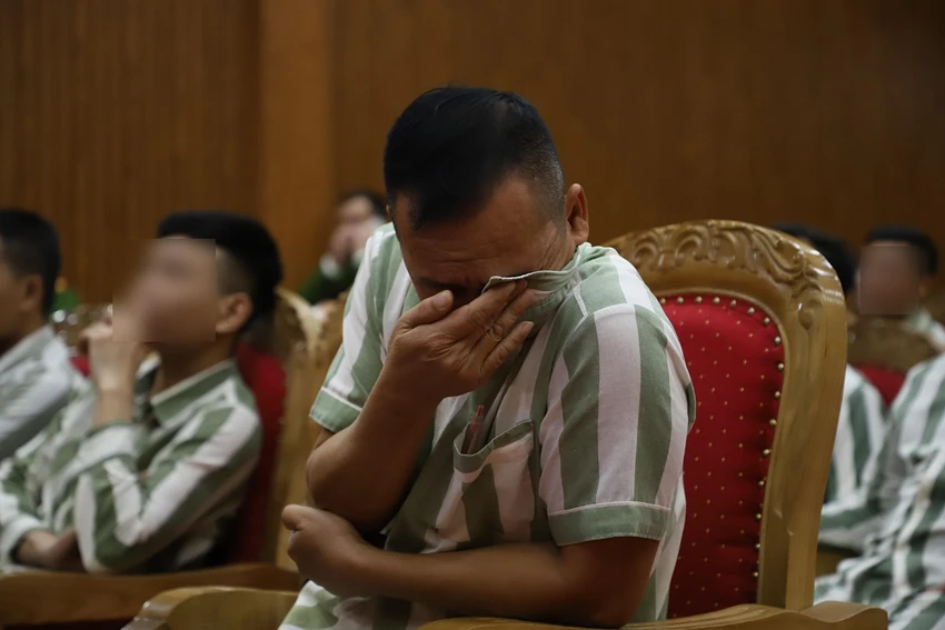 nguoi-me-85-tuoi-va-cuoc-gap-nghen-ngao-voi-con-trong-trai-giam-89.jpg