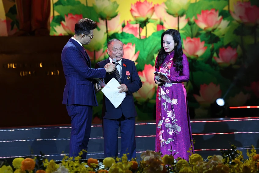 Dai-hiu-yeu-nuoc.jpg