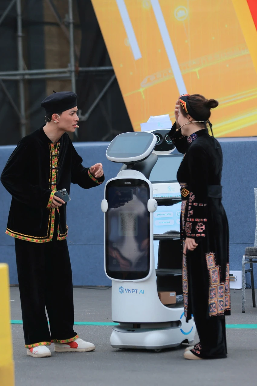 xem-robot-uav-va-ai-cuu-ho-kham-benh-4.jpg