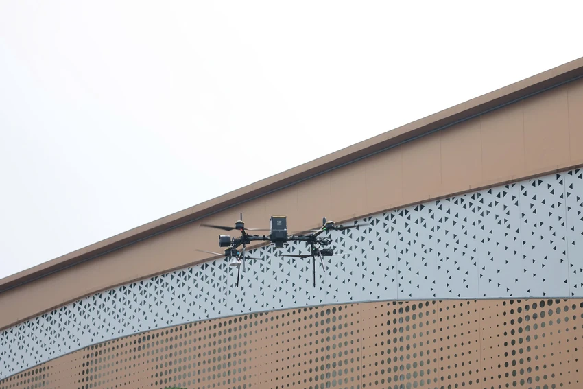 xem-robot-uav-va-ai-cuu-ho-kham-benh-5.jpg