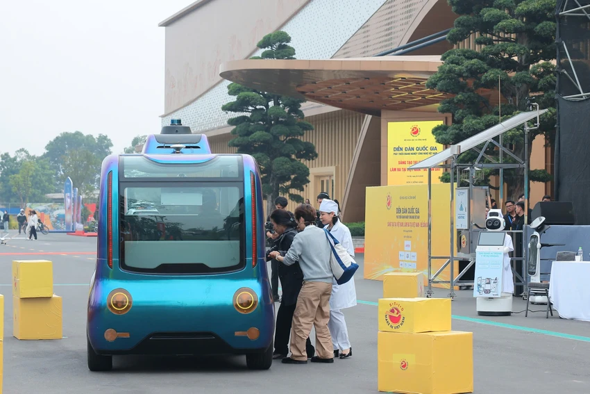 xem-robot-uav-va-ai-cuu-ho-kham-benh-67.jpg