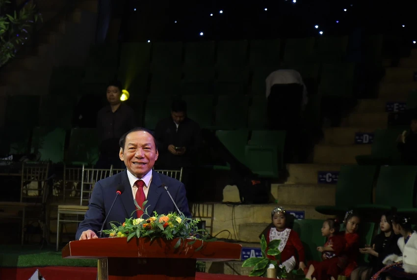 bo-truong-nguyen-van-hung-xiec-can-chu-dong-dong-gop-vao-cong-nghiep-van-hoa-2.JPG