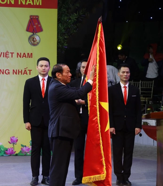 bo-truong-nguyen-van-hung-xiec-can-chu-dong-dong-gop-vao-cong-nghiep-van-hoa.JPG
