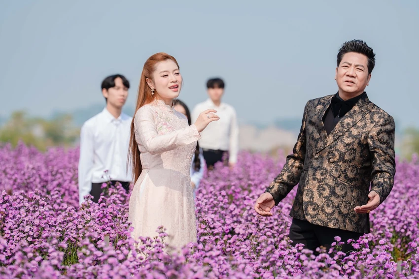 dat-nuoc-hom-nay-truong-ca-chao-mung-dai-hoi-dang-toan-quoc.jpg