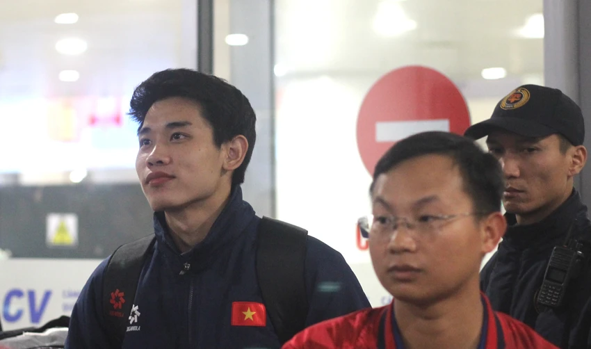 doi-tuyen-u23-viet-nam-ve-nuoc-di-trong-vong-tay-nguoi-ham-mo-5.JPG
