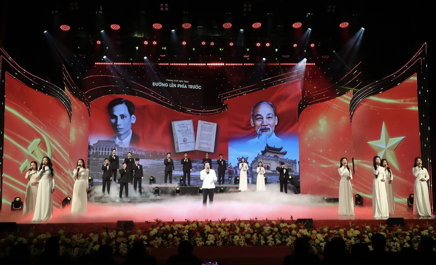 duong-len-phia-truoc-lan-toa-niem-tin-son-sat-vao-con-duong-cach-mang-cua-dang-2.jpg