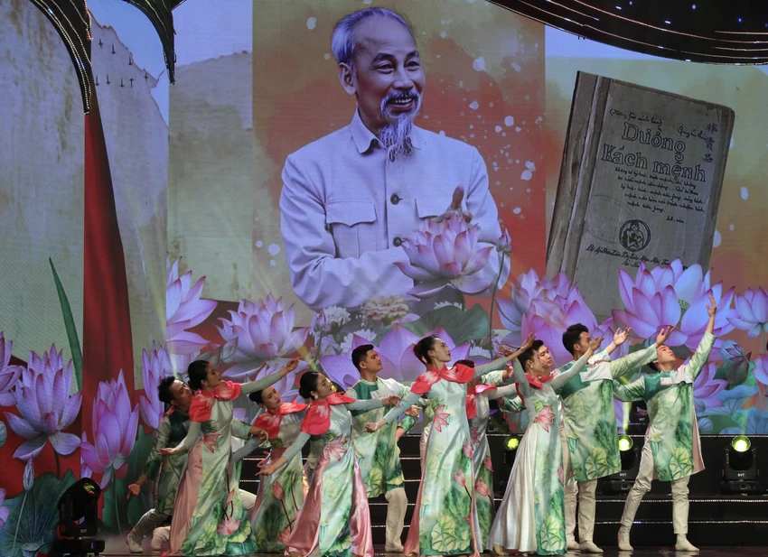 duong-len-phia-truoc-lan-toa-niem-tin-son-sat-vao-con-duong-cach-mang-cua-dang.jpg
