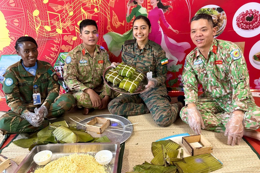 tet-viet-giua-chao-lua-abyei-bo-doi-viet-nam-goi-bang-bang-la-chuoi-rung-7.jpg