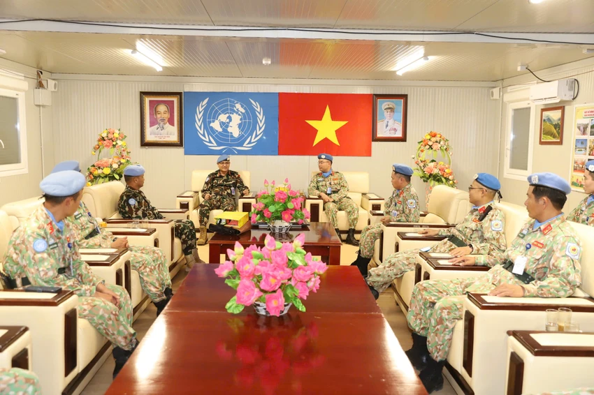 tan-tu-lenh-unisfa-danh-nhieu-loi-khen-khi-tham-doi-cong-binh-viet-nam-3.jpg