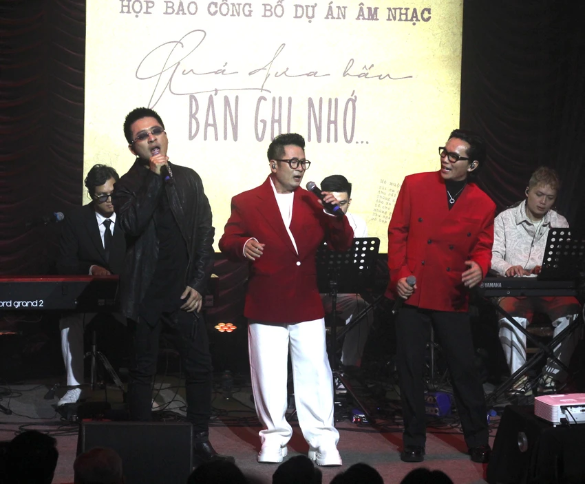 nhom-nhac-qua-dua-hau-tai-hop-sau-gan-30-nam-.JPG