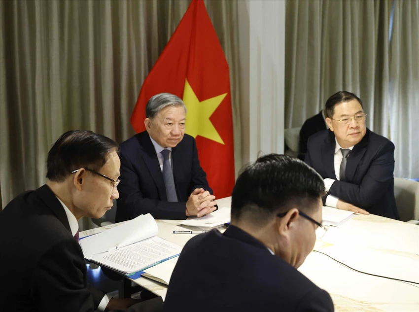 vna-potal-tong-bi-thu-to-lam-dien-dam-voi-thuong-nghi-sy-hoa-ky-bill-hagerty-859807619-11-24-8.jpg
