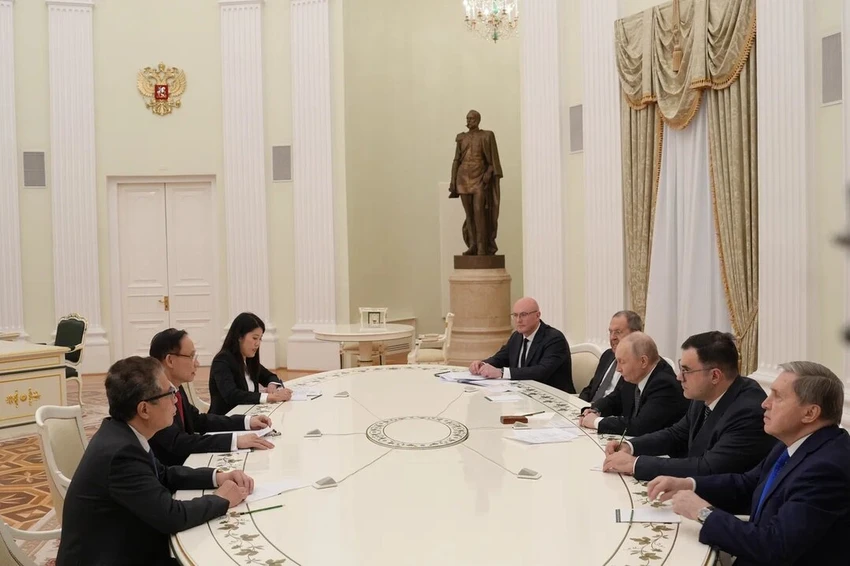 tong-thong-v-putin-coi-tong-bi-thu-to-lam-la-nguoi-ban-than-thiet.jpg
