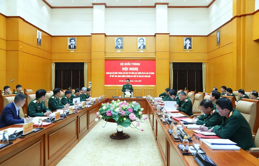dai-tuong-phan-van-giang-truc-tiep-chinh-sua-thiet-ke-nha-hat-quan-doi.jpeg