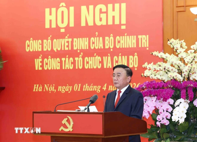 hoi-nghi-cong-bo-quyet-dinh-cua-bo-chinh-tri-ve-cong-tac-to-chuc-va-can-bo-01-3.jpg