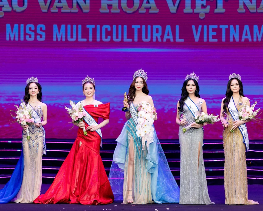 nu-sinh-18-tuoi-nguyen-tran-ha-linh-dang-quang-hoa-hau-van-hoa-viet-nam-2026-2.jpg