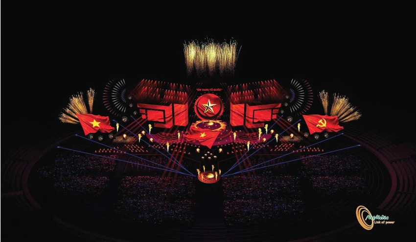 ky-binh-quan-khuyen-va-dan-sao-xuat-hien-trong-dem-am-vang-to-quoc.jpg