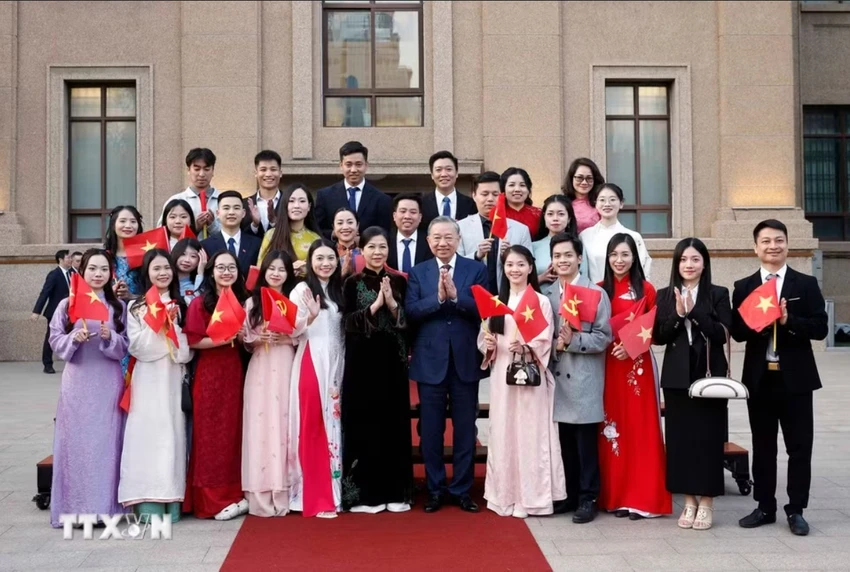 tong-bi-thu-chu-tich-nuoc-gap-mat-cong-dong-nguoi-viet-nam-tai-trung-quoc-3.jpg