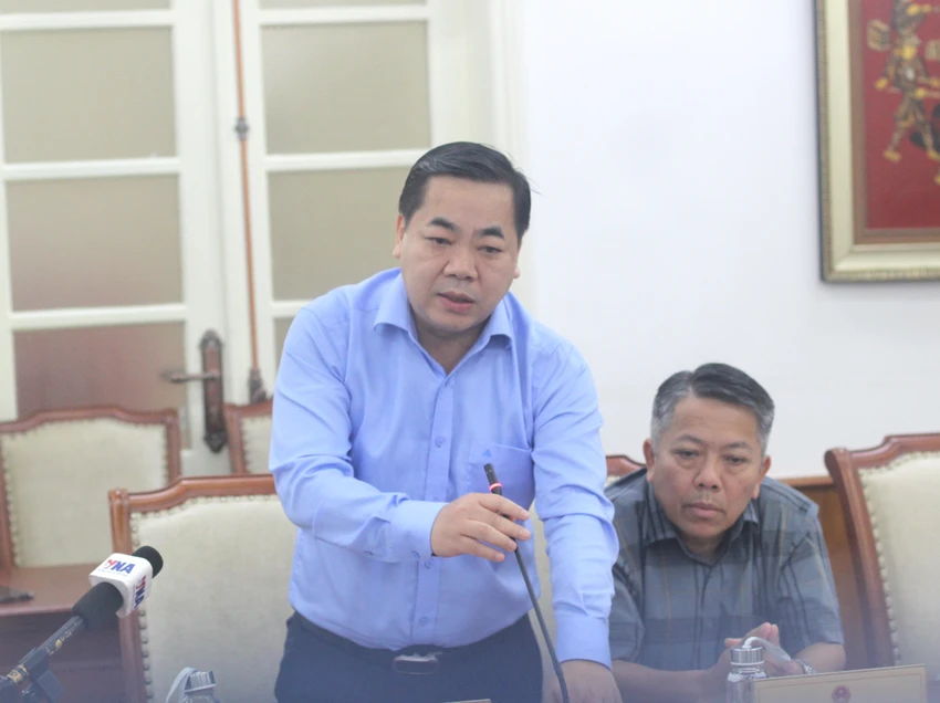 pho-cuc-truong-cuc-nghe-thuat-bieu-dien-khong-biet-ca-si-jun-pham-la-ai-1.JPG