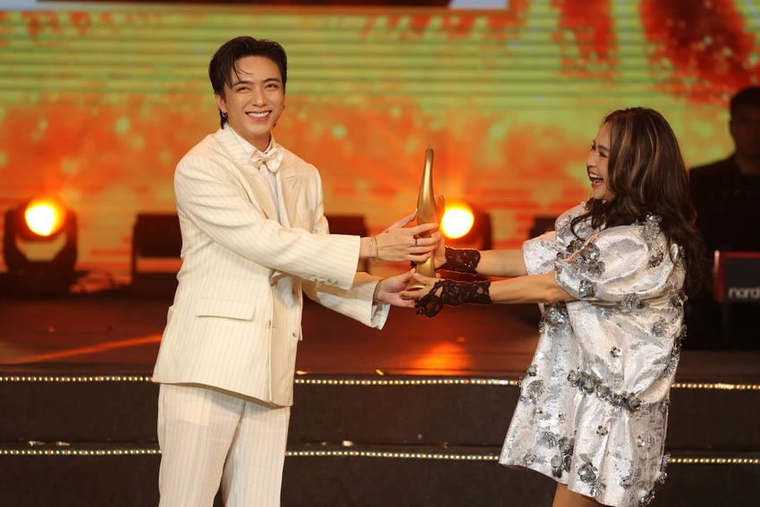 trao-giai-cong-hien-2026-soobin-lap-hat-trick-u22-viet-nam-duoc-vinh-danh.JPG