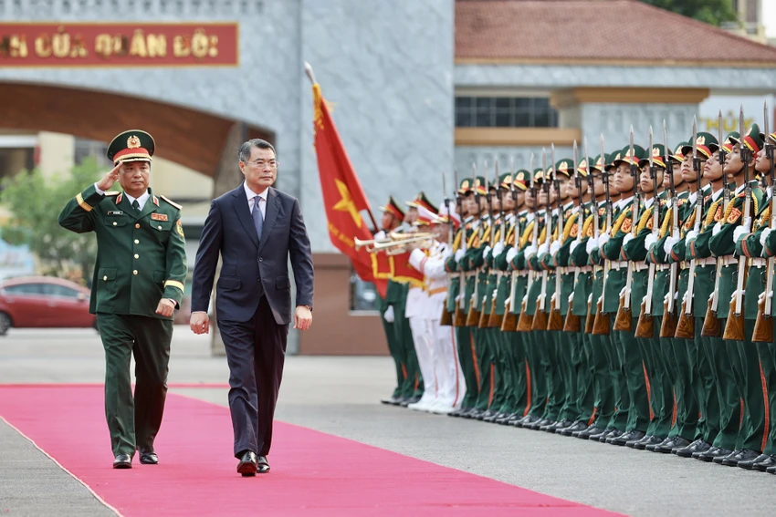 thu-tuong-luc-luong-vu-trang-quan-khu-4-can-xay-dung-tinh-gon-manh--4.jpg