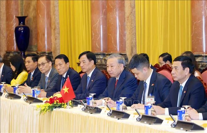 Tong-bi-thu-chu-tich-nuoc-de-nghi-han-quoc-ho-tro-viet-nam-phat-trien-nganh-cong-nghiep-van-hoa-.jpg