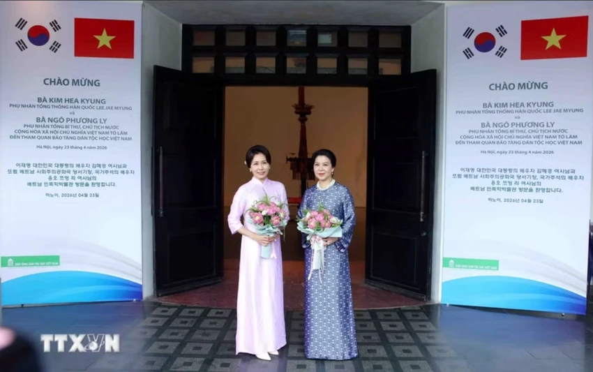 phu-nhan-tong-bi-thu-chu-tich-nuoc-va-phu-nhan-tong-thong-han-quoc-tham-quan-bao-tang-dan-toc-hoc-viet-nam.jpeg