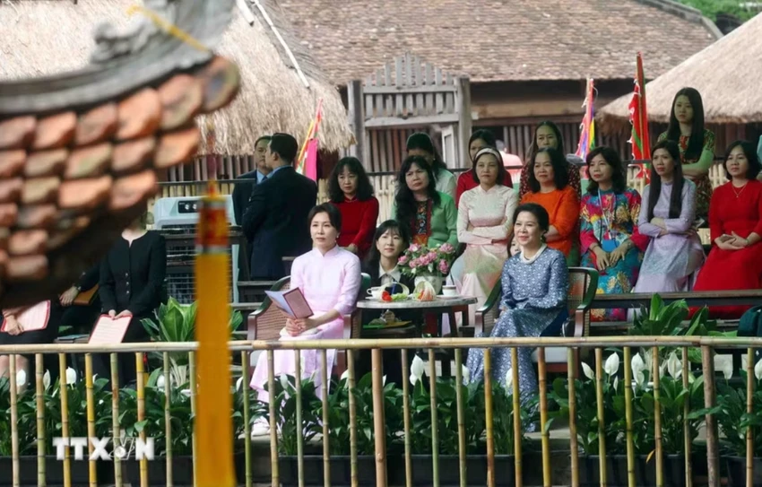 phu-nhan-tong-bi-thu-chu-tich-nuoc-va-phu-nhan-tong-thong-han-quoc-tham-quan-bao-tang-dan-toc-hoc-viet-nam-9.jpeg