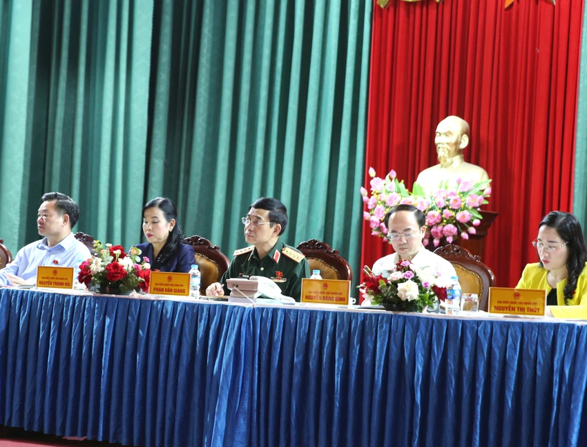 dai-tuong-phan-van-giang-tiep-xuc-cu-tri-tinh-thai-nguyen.jpg