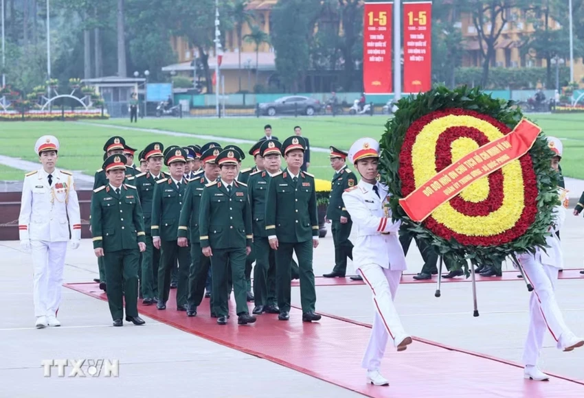 lanh-dao-dang-nha-nuoc-vao-lang-vieng-chu-tich-ho-chi-minh-6.jpeg