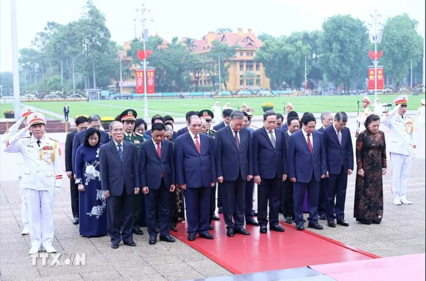 lanh-dao-dang-nha-nuoc-vao-lang-vieng-chu-tich-ho-chi-minh=8.jpeg