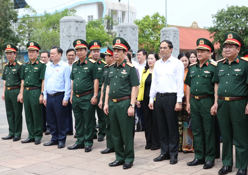 pho-thu-tuong-bo-truong-bo-quoc-phong-phan-van-giang-dang-huong-tai-thai-nguyen-4.jpg
