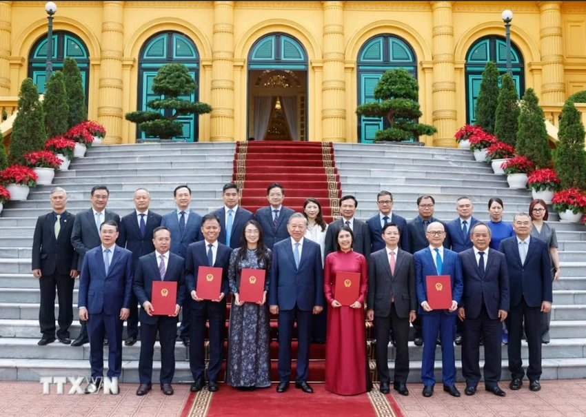 tong-bi-thu-chu-tich-nuoc-to-lam-chu-tri-le-trao-quyet-dinh-bo-nhiem-cho-5-dai-su-8.jpeg