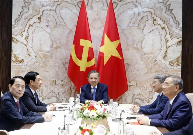 tong-bi-thu-chu-tich-nuoc-to-lam-dien-dam-voi-tong-thong-lien-bang-thuy-si.jpg