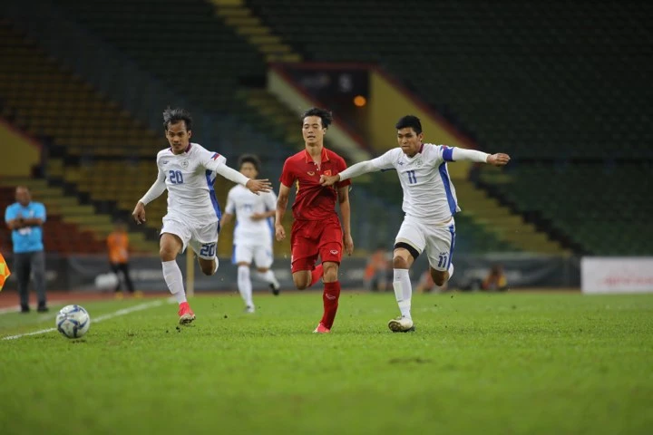 Áp đảo toàn diện, U-22 Việt Nam đè bẹp Philippines ảnh 1