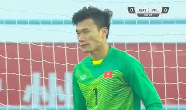 Những cô nàng ‘say nắng’ thủ môn Bùi Tiến Dũng ảnh 12