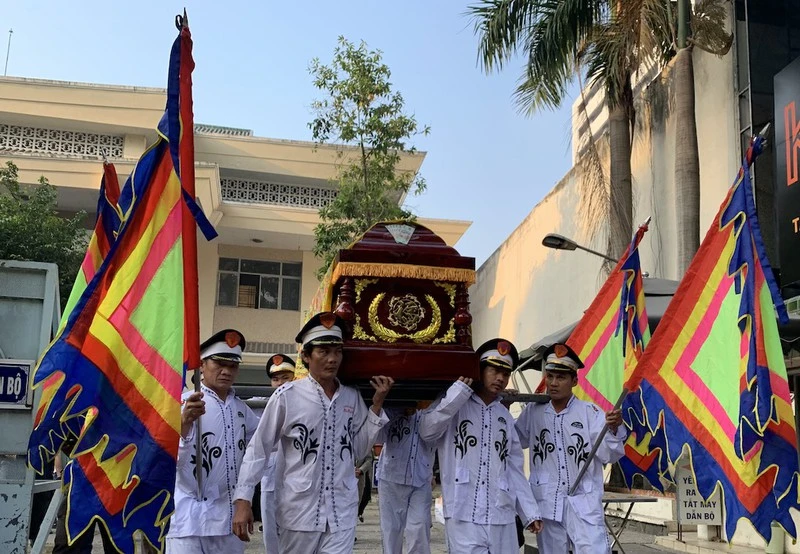 Nhạc sĩ Nguyễn Văn Tý về đất mẹ, Hồ Quỳnh Hương được vinh danh ảnh 1 Tiễn biệt nhạc sĩ Nguyễn Văn Tý bằng ca khúc ‘Mẹ yêu con’ - ảnh 6