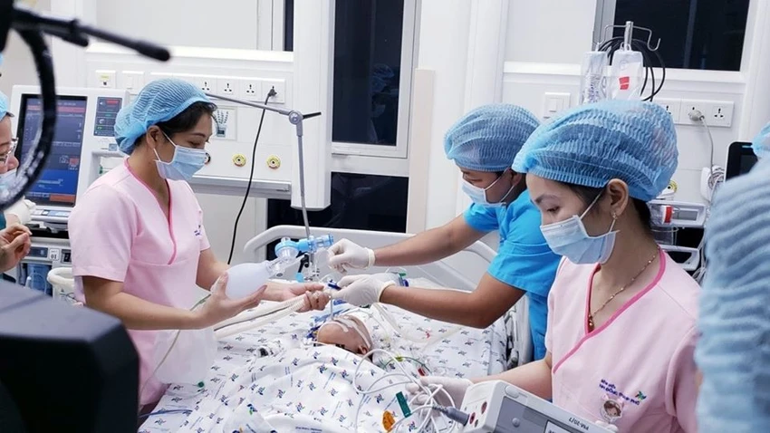Nhìn lại hành trình tách rời cặp song sinh Trúc Nhi - Diệu Nhi ảnh 17 Nhìn lại hành trình tách rời cặp song sinh Trúc Nhi - Diệu Nhi ảnh 17