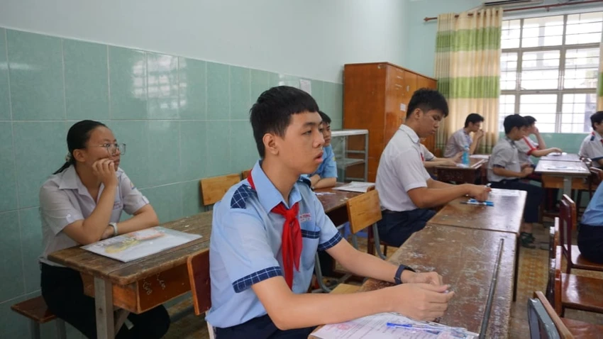 Thí sinh thi vào lớp 10 đoán đề dễ do ... dịch COVID-19 ảnh 1 Thí sinh thi vào lớp 10 đoán đề dễ do ... dịch COVID-19 ảnh 1