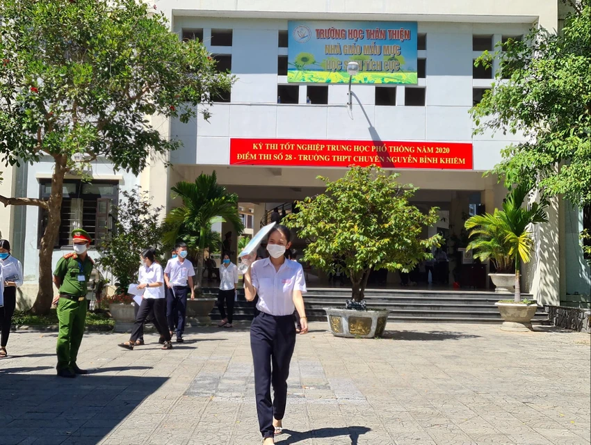 Thí sinh hớn hở 'trúng tủ' đề ngữ văn ảnh 2 Thí sinh hớn hở 'trúng tủ' đề ngữ văn ảnh 2