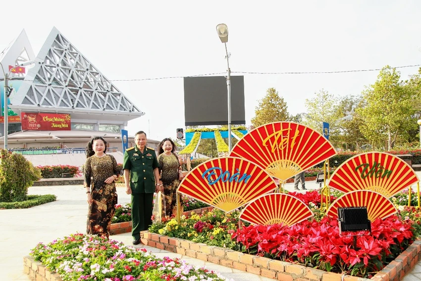 Ngắm vườn hoa xuân Tân Sửu 2021 đặc sắc tại Ninh Thuận ảnh 3