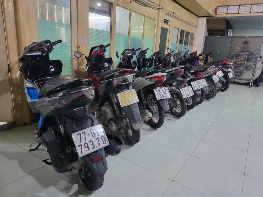 Các xe tang vật bị công an thu giữ. Ảnh: T.SANG Các xe tang vật bị công an thu giữ. Ảnh: T.SANG