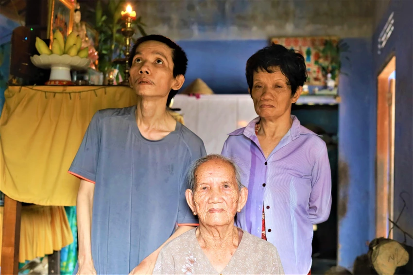 Cụ Ngàn và 2 người con bị bệnh Cụ Ngàn và 2 người con bị bệnh