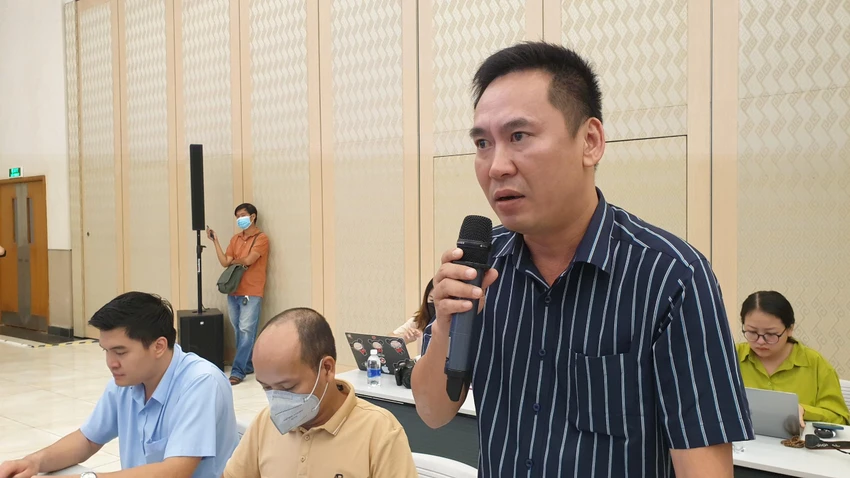 Phóng viên báo Thanh Niên chất vấn tại cuộc họp báo Phóng viên báo Thanh Niên chất vấn tại cuộc họp báo
