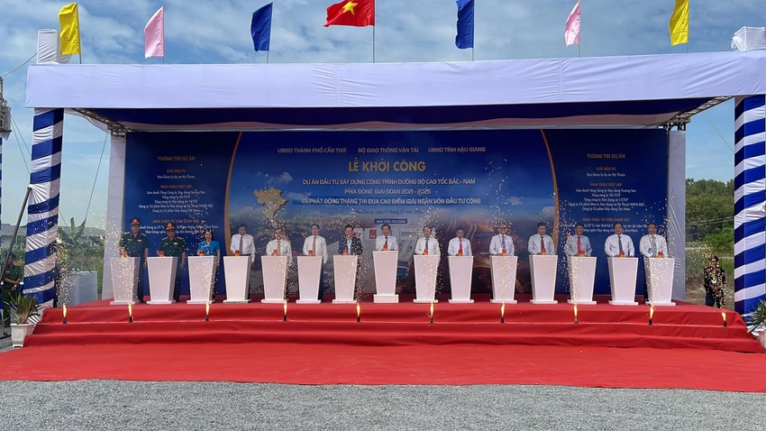 Phó Thủ tướng Chính phủ Lê Minh Khái, Bộ trưởng Bộ Xây dựng Nguyễn Thanh Nghị và lãnh đạo UBND tỉnh Hậu Giang bấm nút tại đầu cầu Hậu Giang. Ảnh: CHÂU ANH Dàn máy khởi động cho Dự án cao tốc Bắc-Nam đoạn Cần Thơ - Hậu Giang. Ảnh: CHÂU ANH Khí thế tưng bừng của ngày hội khởi công 12 dự án thành phần cao tốc Bắc-Nam giai đoạn 2. Ảnh: CHÂU ANH Phó Thủ tướng Chính phủ Lê Minh Khái, Bộ trưởng Bộ Xây dựng Nguyễn Thanh Nghị và lãnh đạo UBND tỉnh Hậu Giang bấm nút tại đầu cầu Hậu Giang. Ảnh: CHÂU ANH Dàn máy khởi động cho Dự án cao tốc Bắc-Nam đoạn Cần Thơ - Hậu Giang. Ảnh: CHÂU ANH Khí thế tưng bừng của ngày hội khởi công 12 dự án thành phần cao tốc Bắc-Nam giai đoạn 2. Ảnh: CHÂU ANH