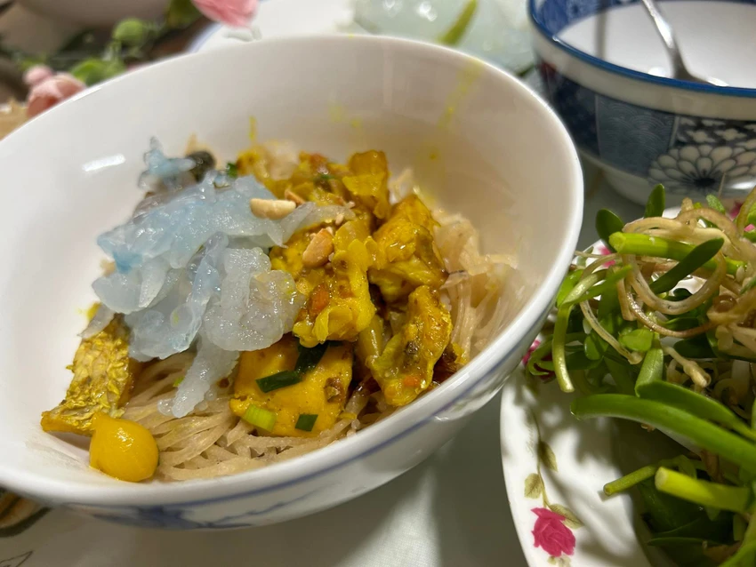 Phở sắn cá lóc thêm topping sứa Phở sắn cá lóc thêm topping sứa