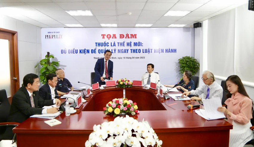 Ông Nguyễn Đức Hiển, Phó Tổng Biên tập Báo Pháp Luật TP.HCM phát biểu khai mạc toạ đàm. Ảnh HOÀNG GIANG Ông Nguyễn Đức Hiển, Phó Tổng Biên tập Báo Pháp Luật TP.HCM phát biểu khai mạc toạ đàm. Ảnh HOÀNG GIANG