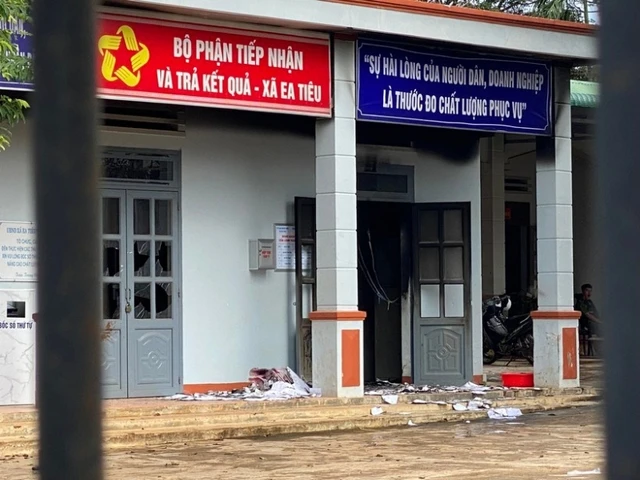 Trụ sở công an xã Ea Tiêu, huyện Cư Kuin nơi xảy ra vụ việc. Ảnh: TTXVN Trụ sở công an xã Ea Tiêu, huyện Cư Kuin nơi xảy ra vụ việc. Ảnh: TTXVN