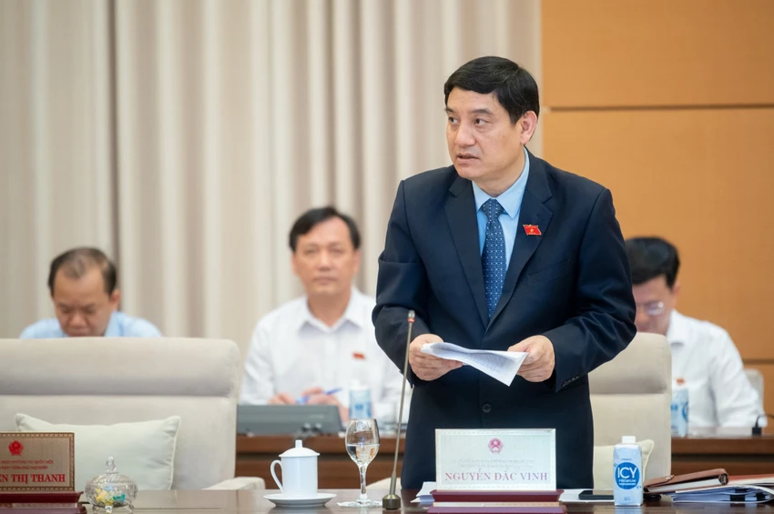 Chủ nhiệm Uỷ ban Văn hoá - Giáo dục Nguyễn Đắc Vinh, Phó trưởng đoàn Thường trực Đoàn giám sát phát biểu. Ảnh: QH Chủ nhiệm Uỷ ban Văn hoá - Giáo dục Nguyễn Đắc Vinh, Phó trưởng đoàn Thường trực Đoàn giám sát phát biểu. Ảnh: QH